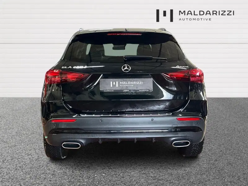 Mercedes-Benz GLA SUV usata a Bari (3)
