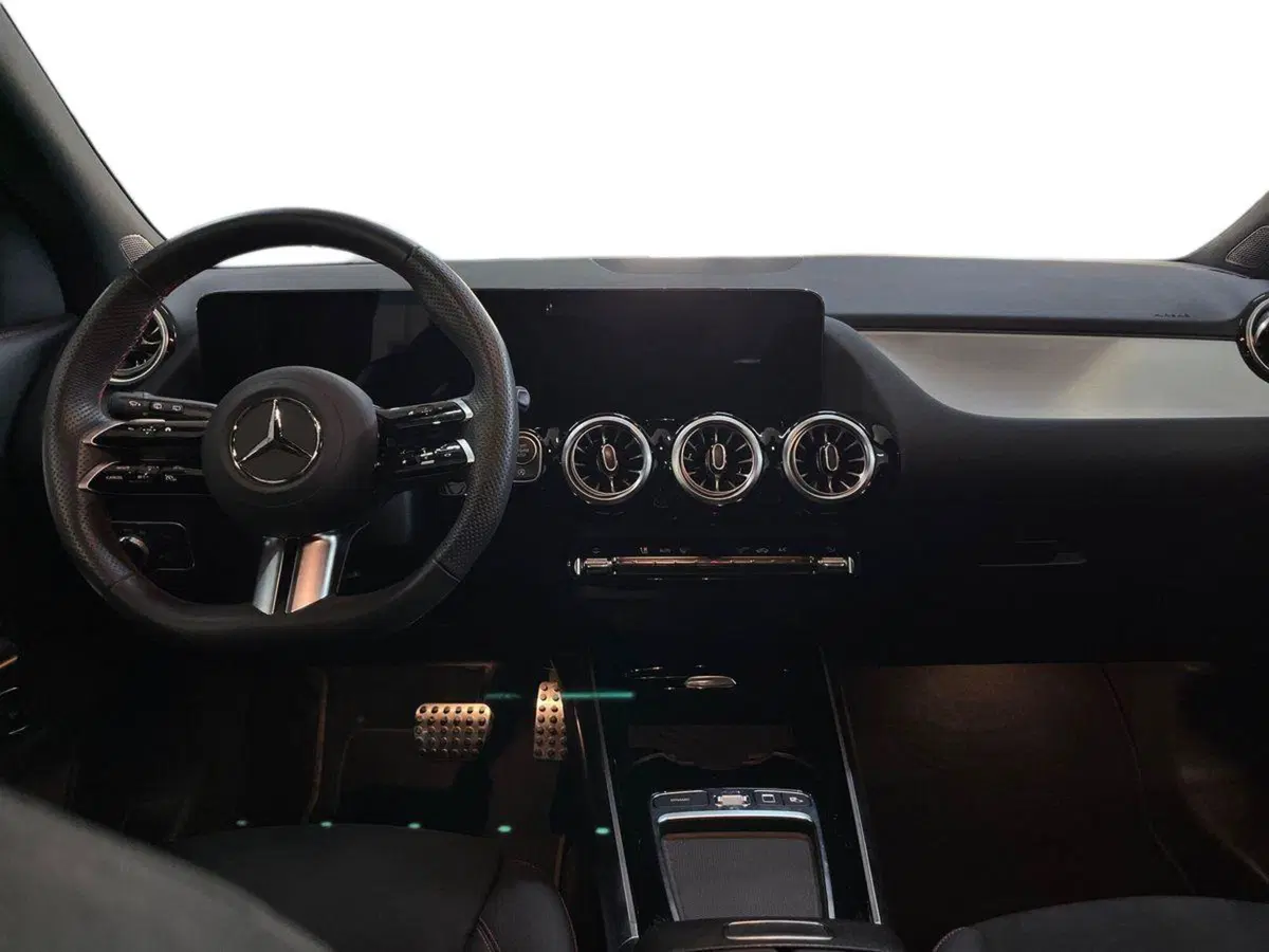 Mercedes-Benz GLA SUV usata a Bari (8)