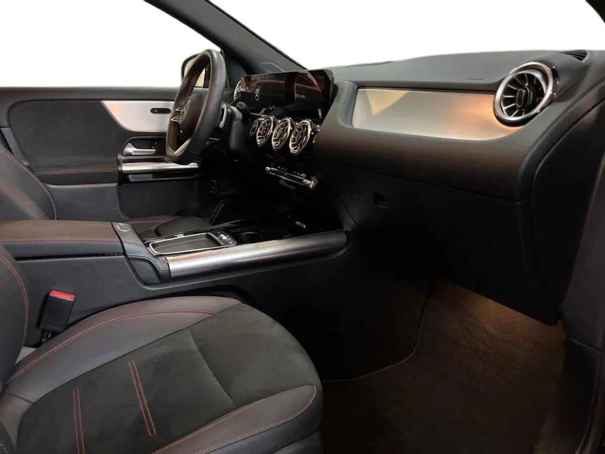 Mercedes-Benz GLA SUV usata a Bari (9)