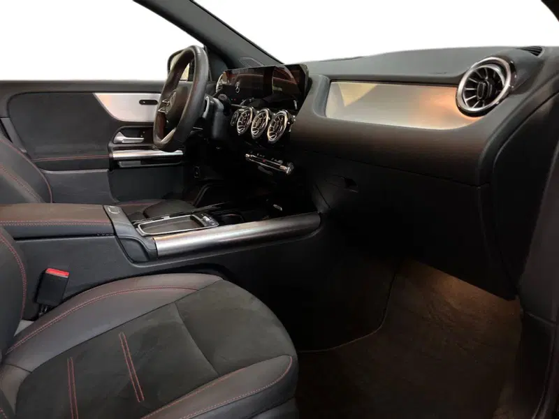 Mercedes-Benz GLA SUV usata a Bari (9)