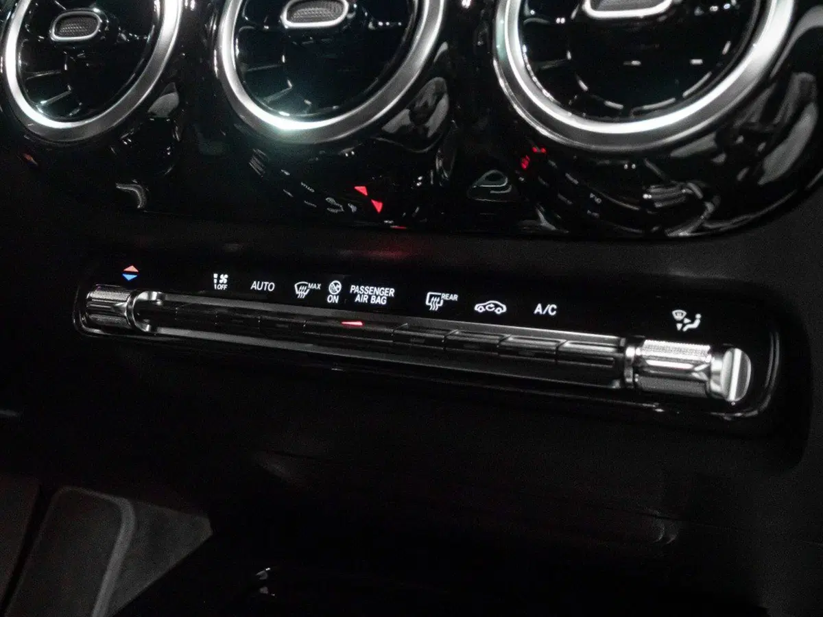 Mercedes-Benz GLA SUV nuova a Ancona (20)