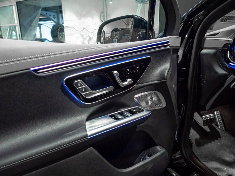 Mercedes-Benz EQE SUV nuova a Macerata (11)