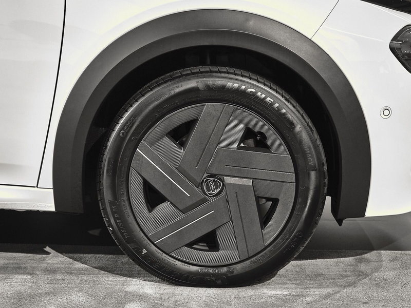 Lancia Ypsilon nuova a Prato (5)