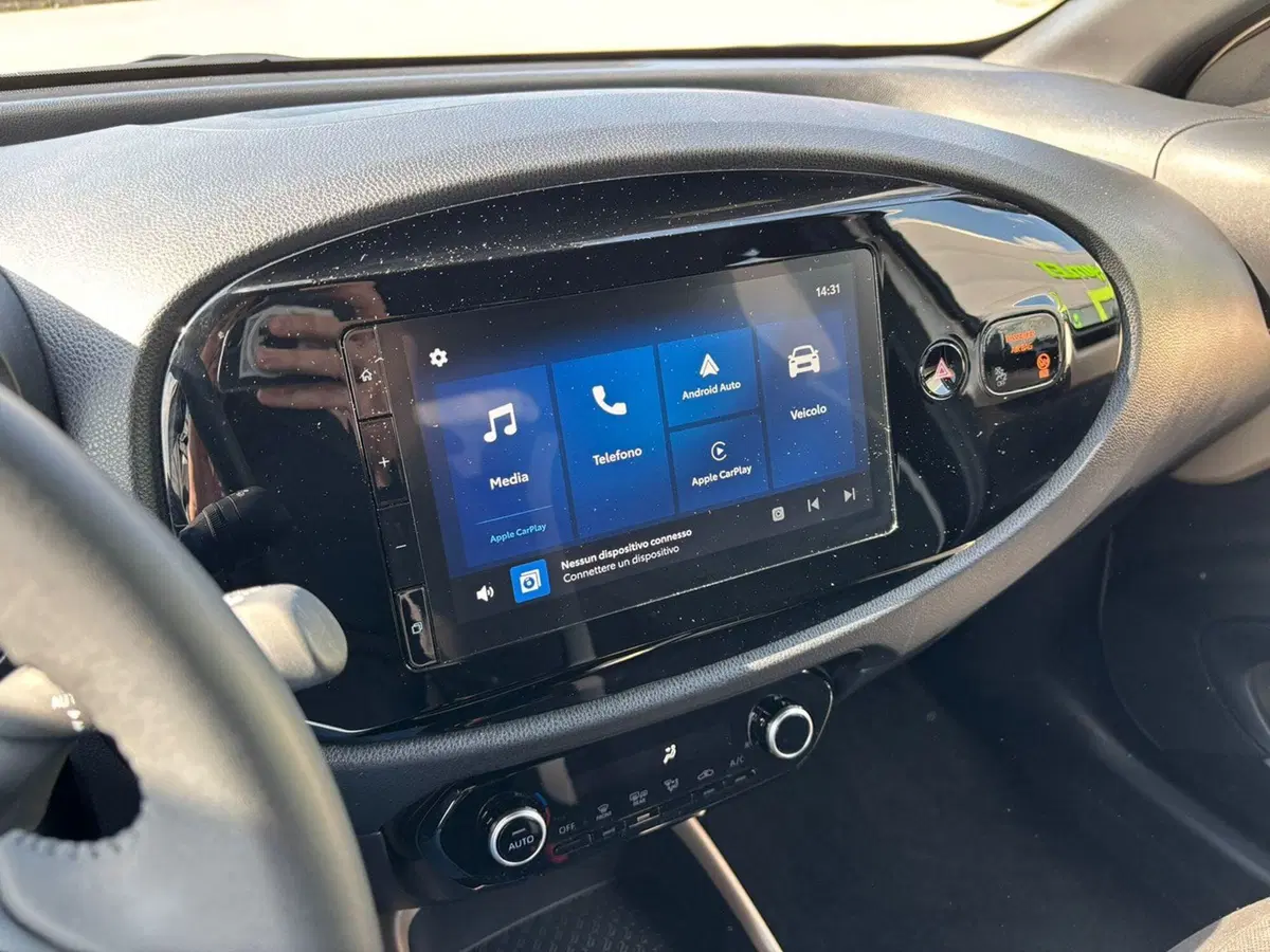 Toyota Aygo X usata a Pavia (11)
