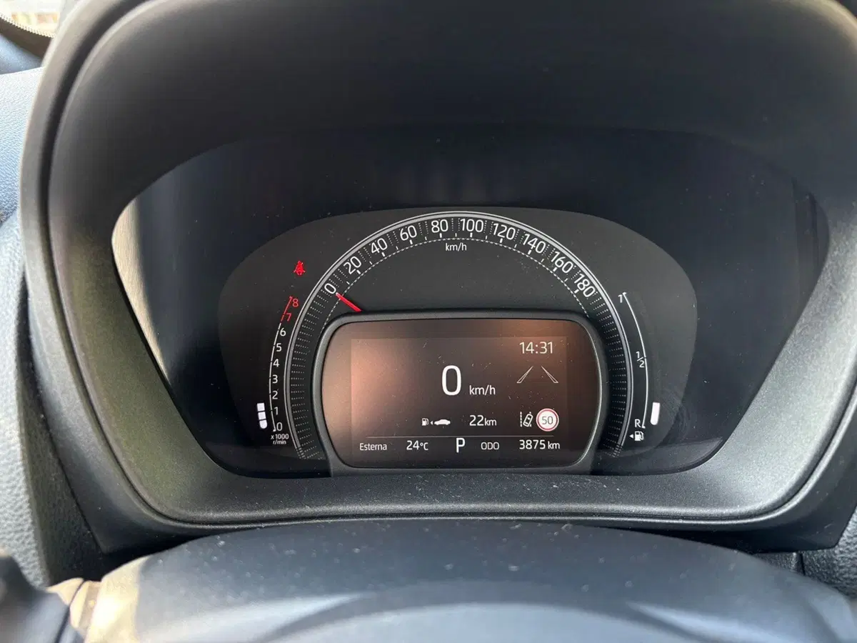 Toyota Aygo X usata a Pavia (12)