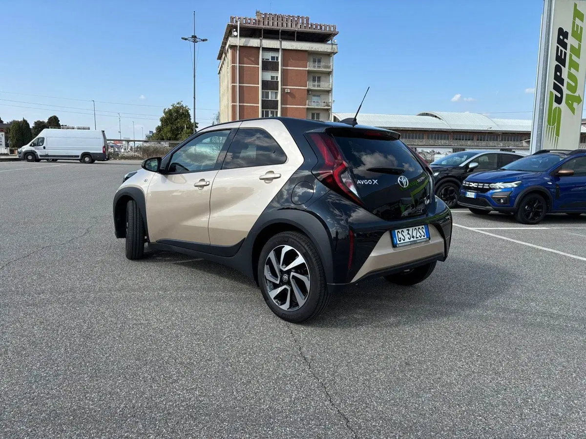 Toyota Aygo X usata a Pavia (6)