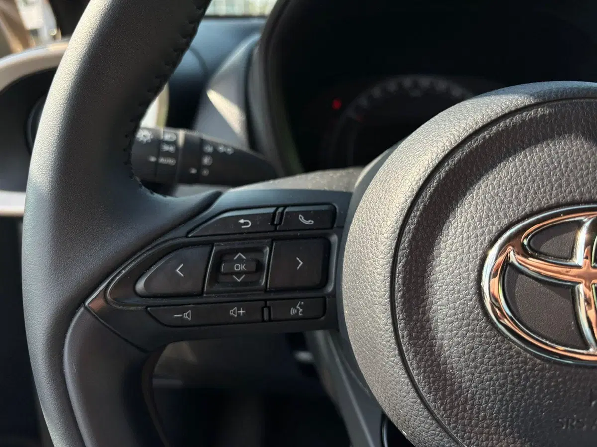 Toyota Aygo X usata a Pavia (7)