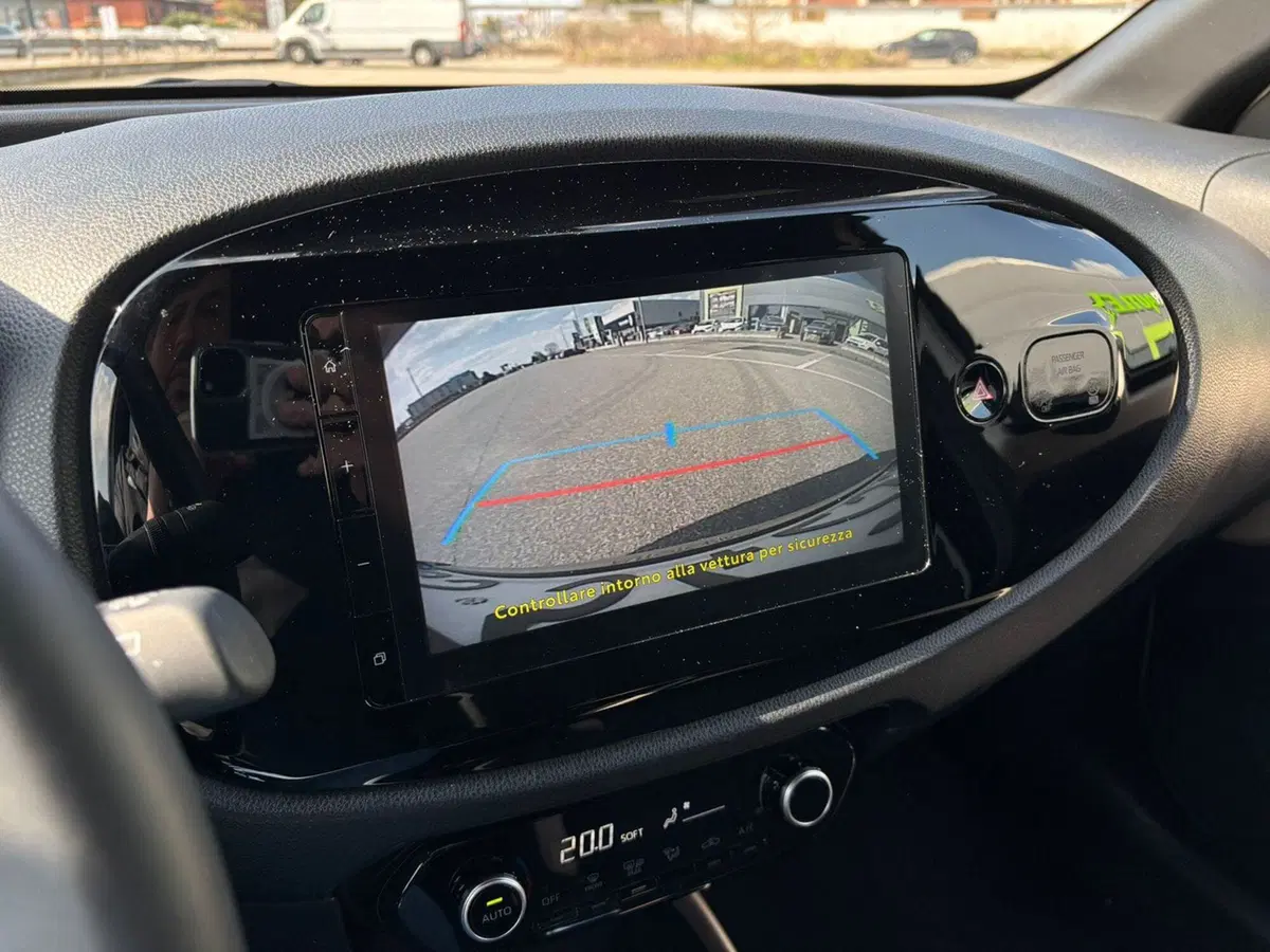 Toyota Aygo X usata a Pavia (9)