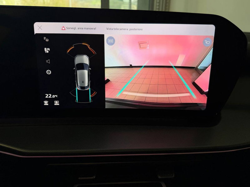 Audi Q3 Sportback nuova a Avellino (20)