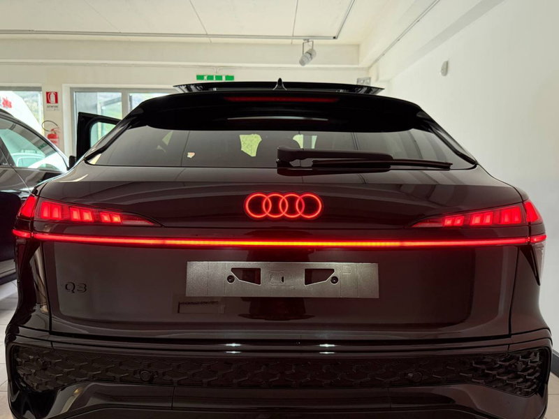 Audi Q3 Sportback nuova a Avellino (8)