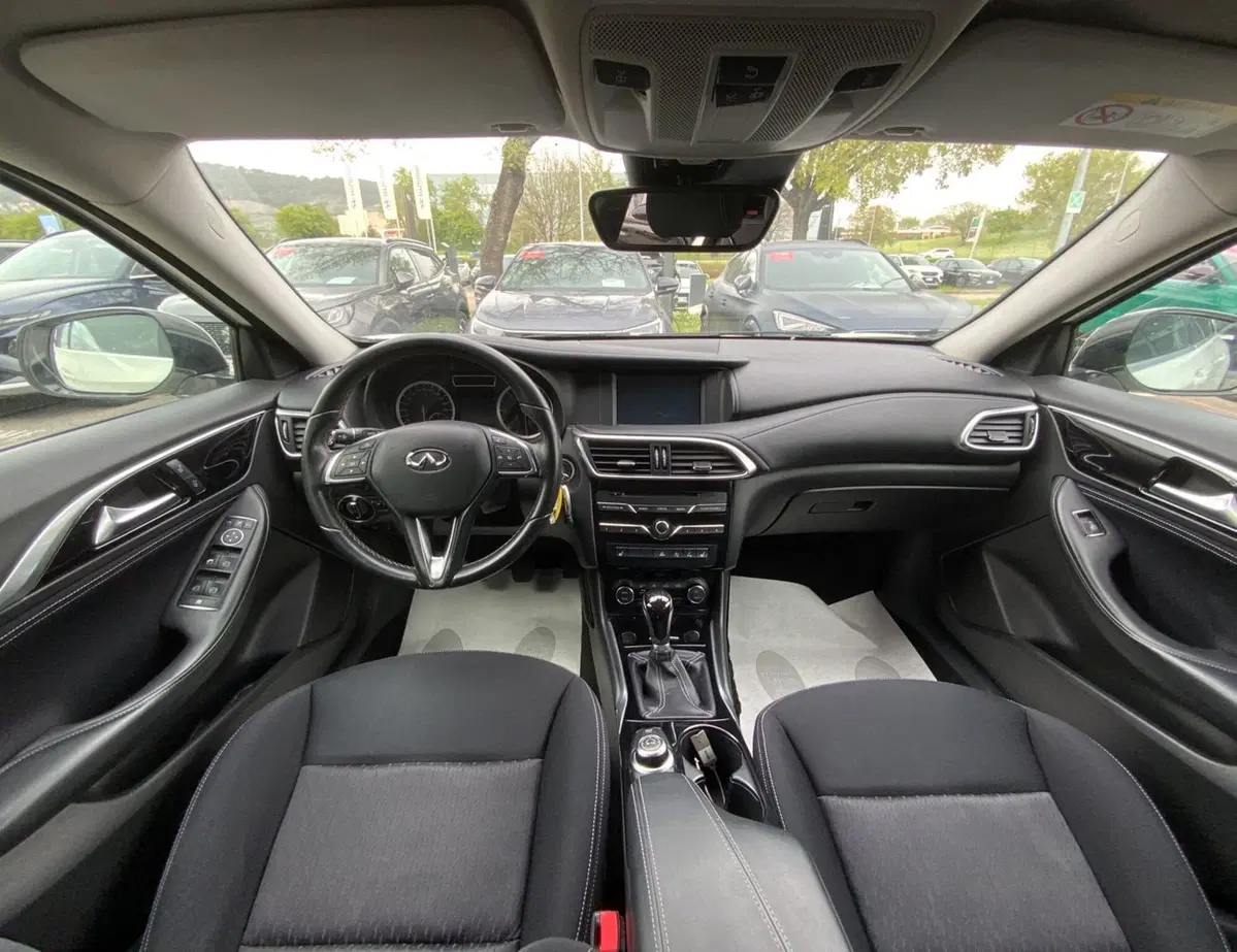 Infiniti Q30 usata a Perugia (11)
