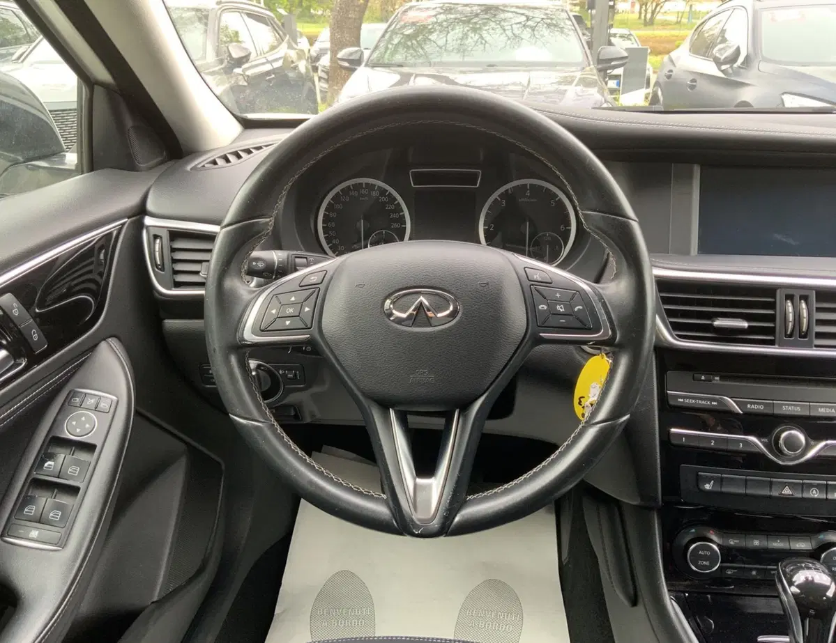 Infiniti Q30 usata a Perugia (12)
