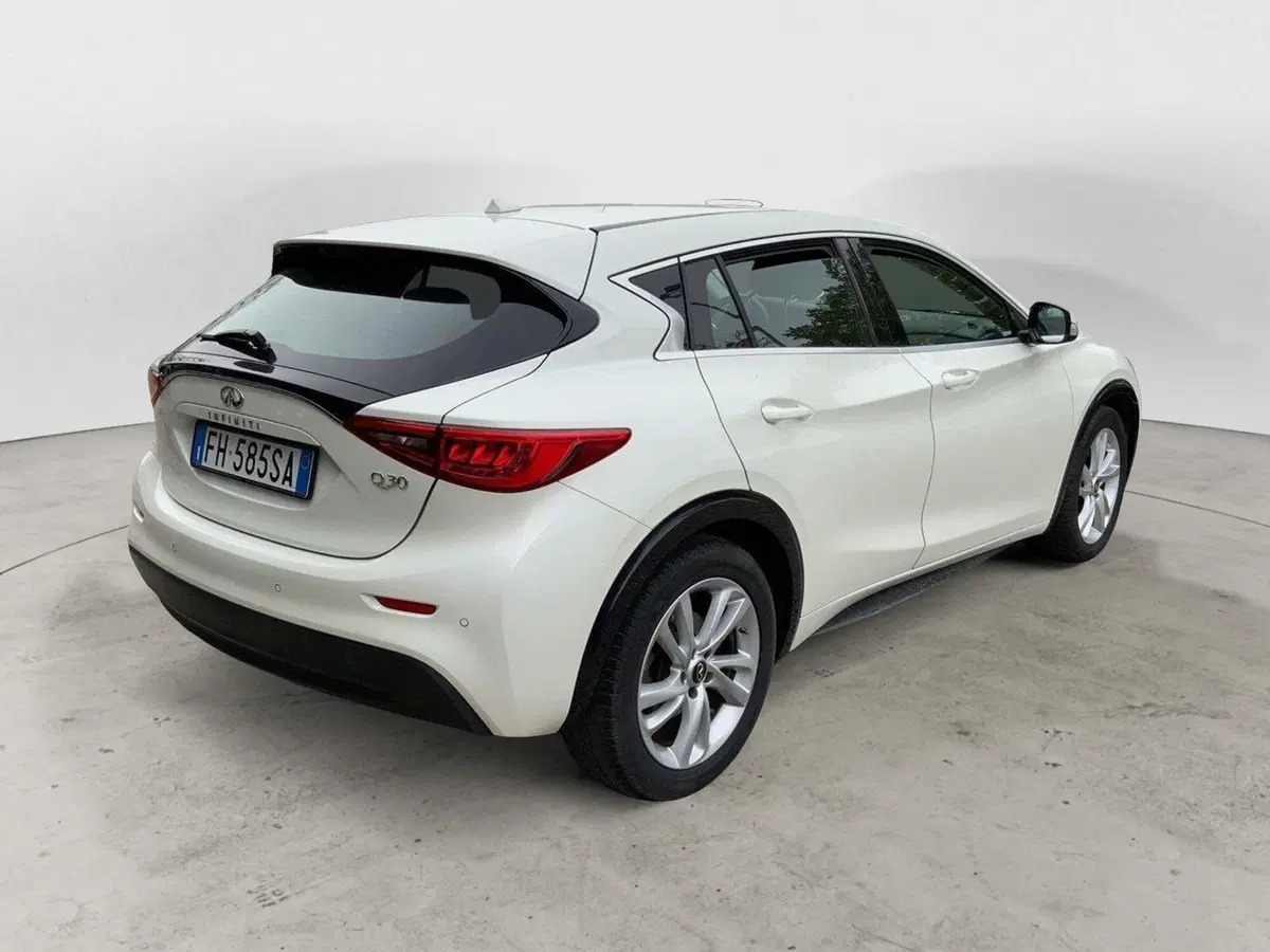 Infiniti Q30 usata a Perugia (13)