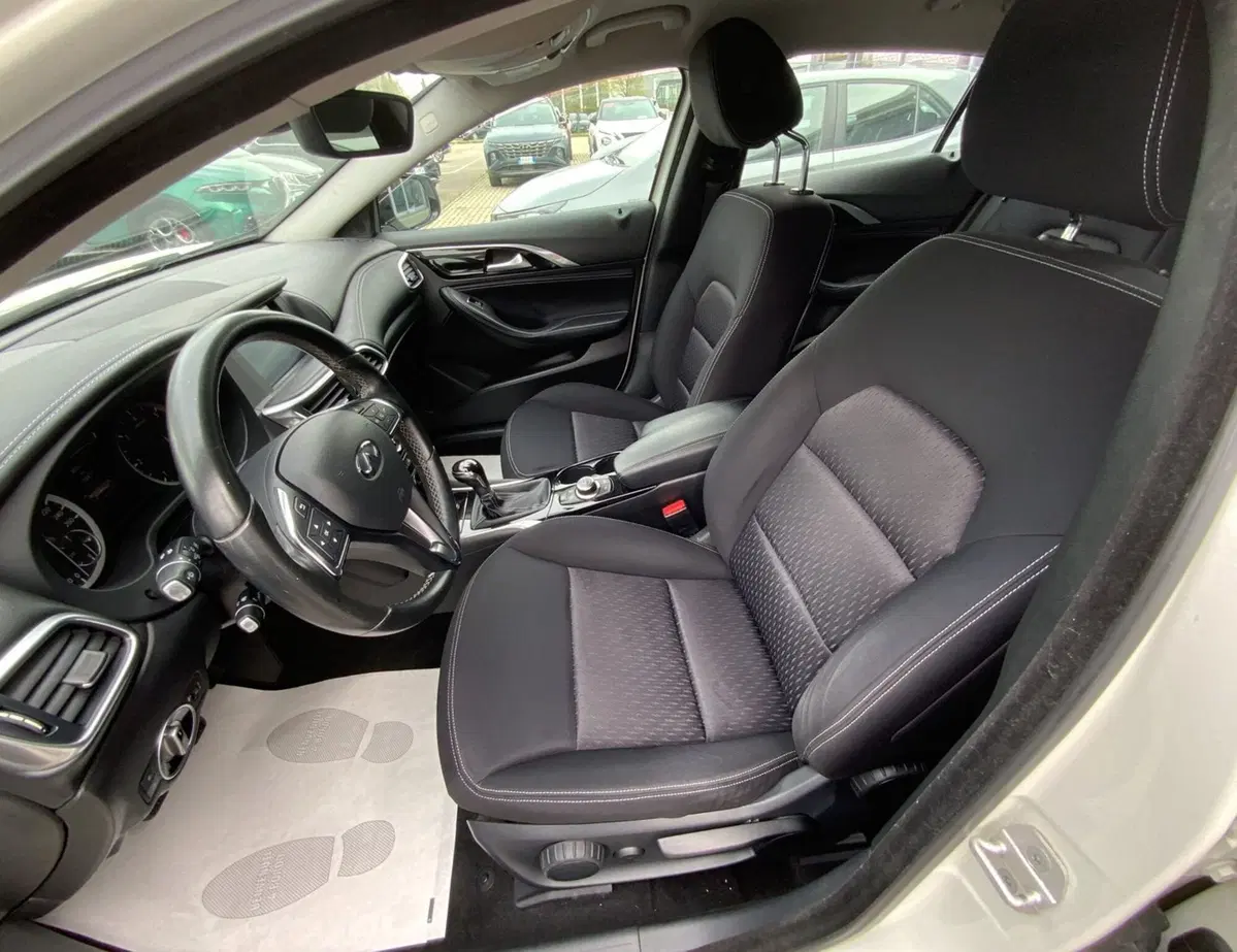 Infiniti Q30 usata a Perugia (9)