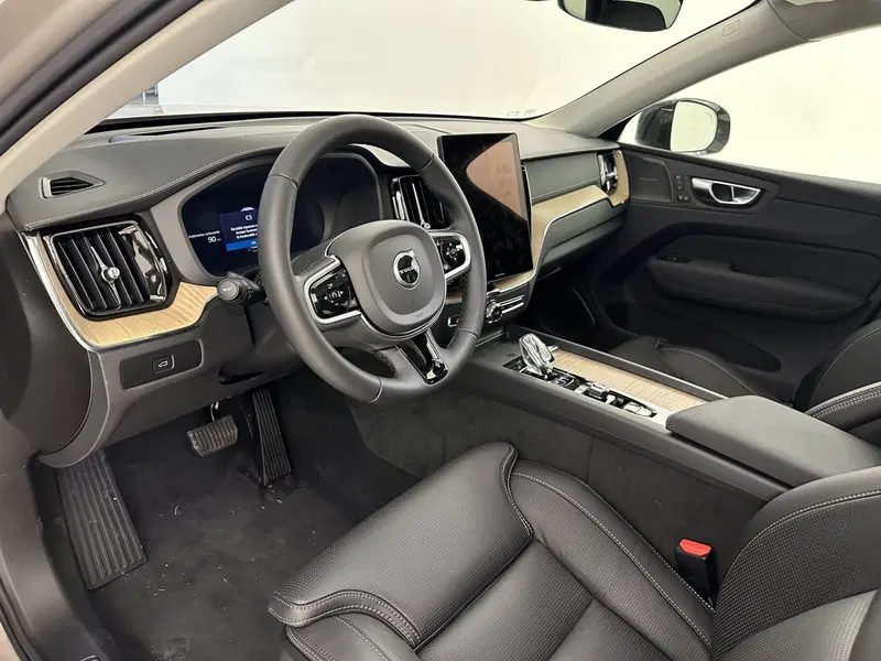 Volvo XC60 nuova a Bergamo (11)
