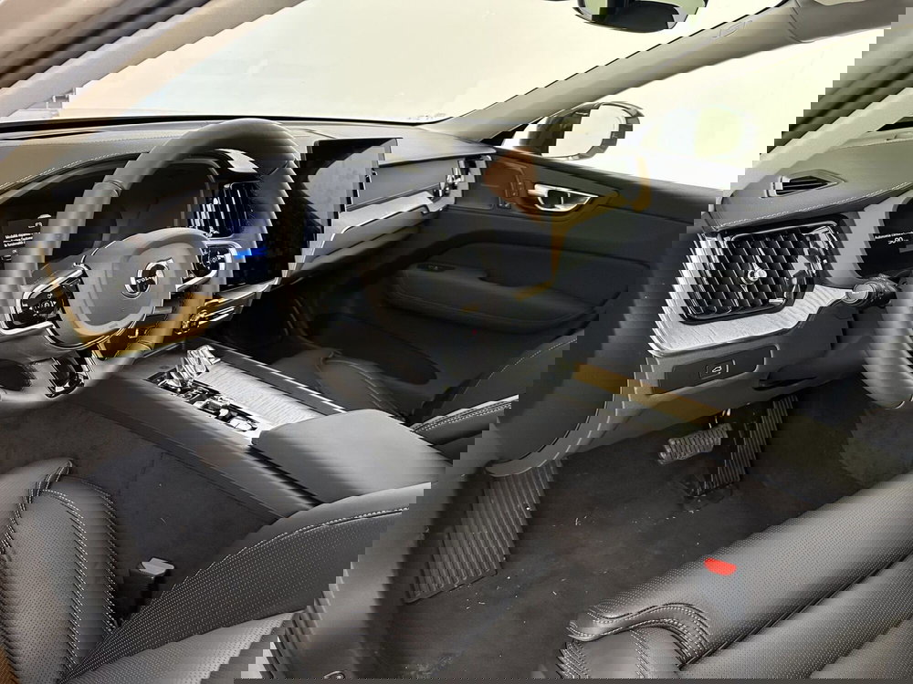 Volvo XC60 nuova a Bergamo (11)