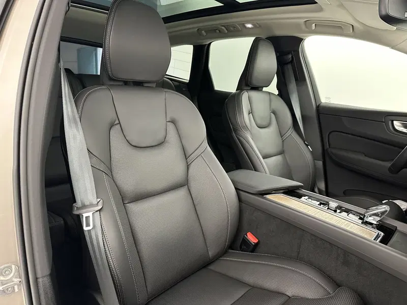 Volvo XC60 nuova a Bergamo (12)