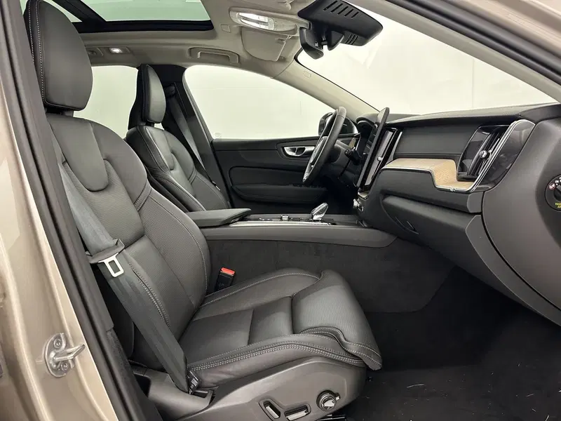 Volvo XC60 nuova a Bergamo (3)
