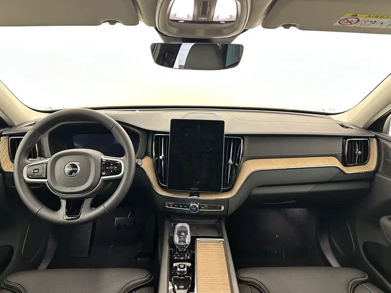 Volvo XC60 nuova a Bergamo (4)