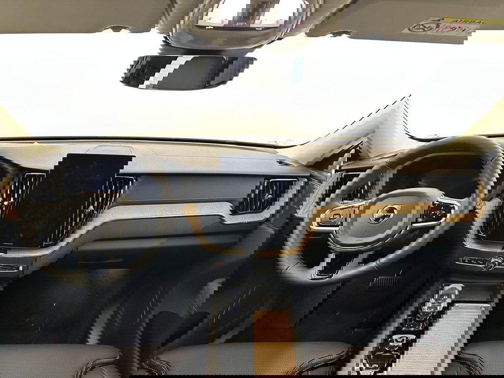 Volvo XC60 nuova a Bergamo (4)