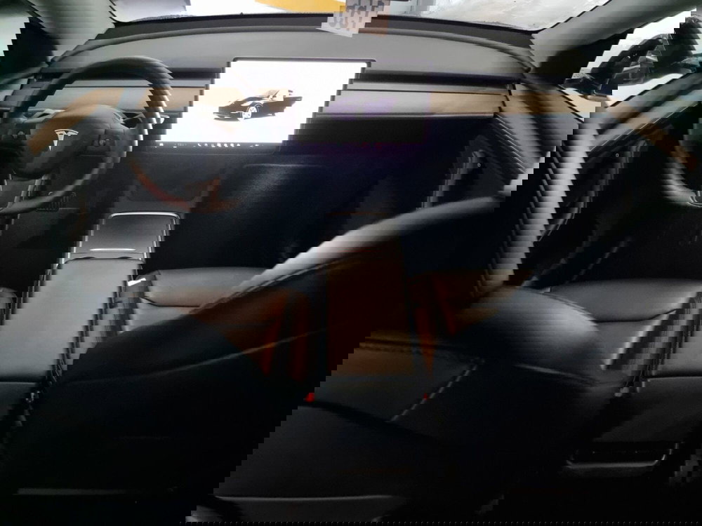 Tesla Model Y usata a Caserta (14)