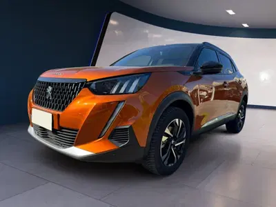 Peugeot 2008 BlueHDi 130 S&amp;S EAT8 GT Pack del 2023 usata a Salerno