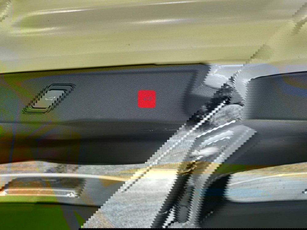 Jeep Avenger nuova a Salerno (14)