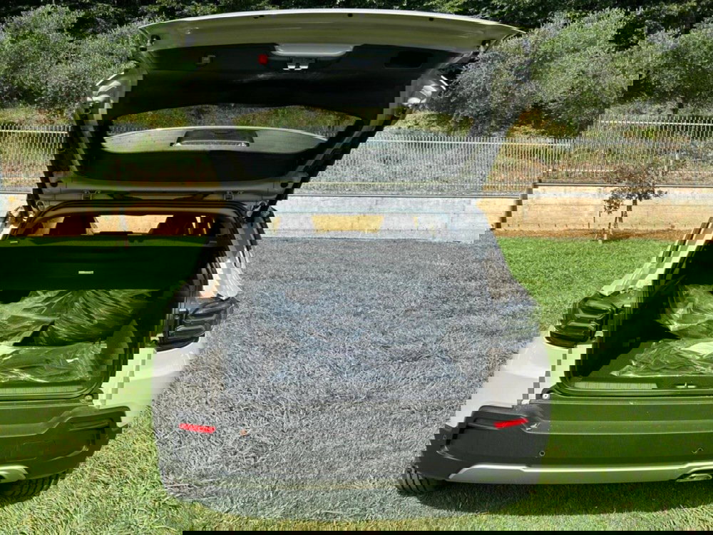 Jeep Avenger nuova a Salerno (16)