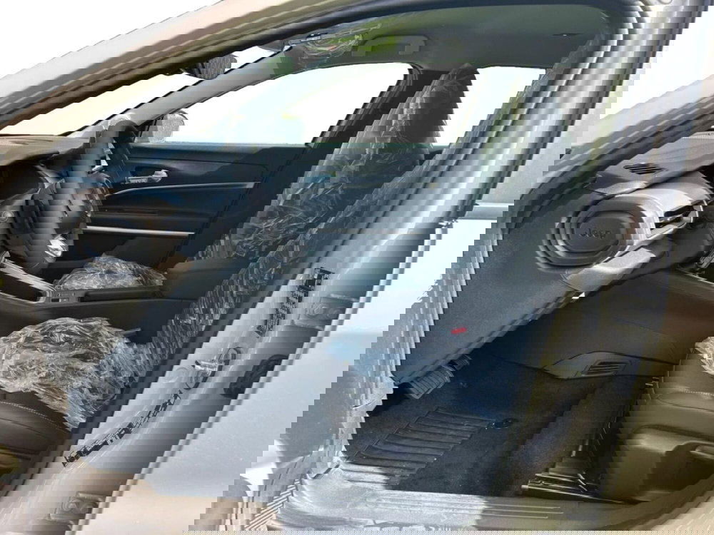 Jeep Avenger nuova a Salerno (6)