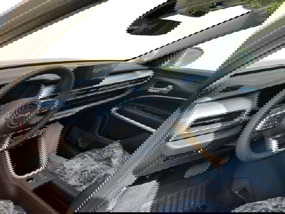 Jeep Avenger nuova a Salerno (8)