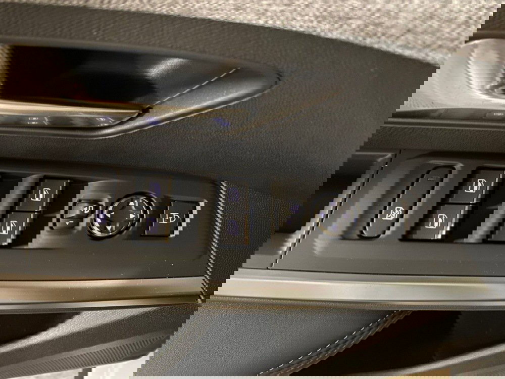 Peugeot 3008 nuova a Salerno (16)