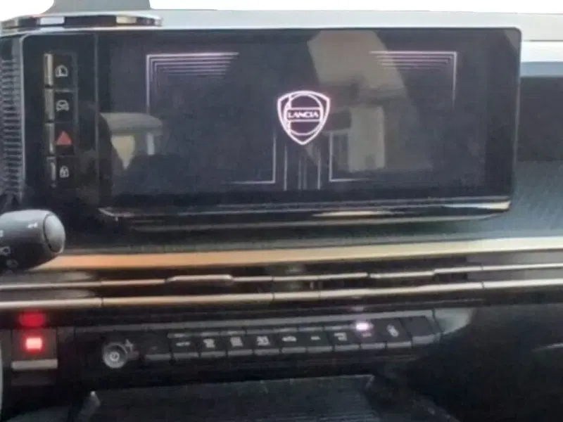Lancia Ypsilon usata a Salerno (8)