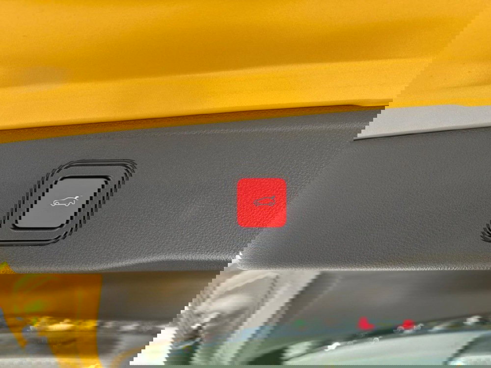 Jeep Avenger nuova a Salerno (16)