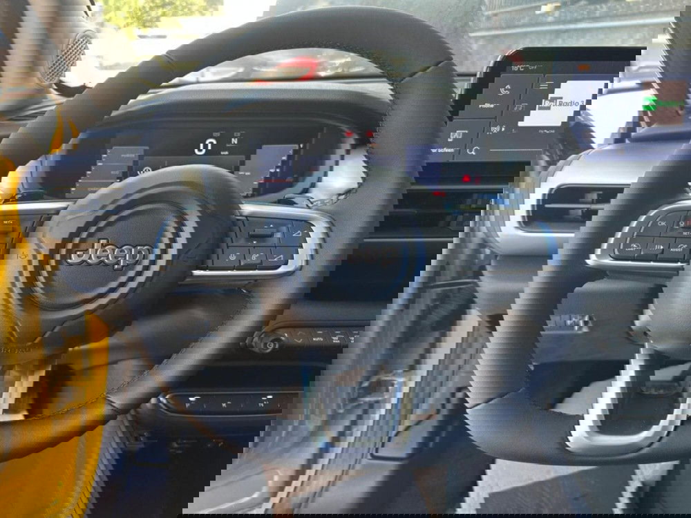 Jeep Avenger nuova a Salerno (17)