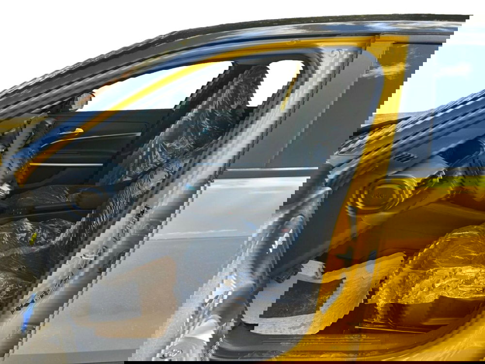 Jeep Avenger nuova a Salerno (6)