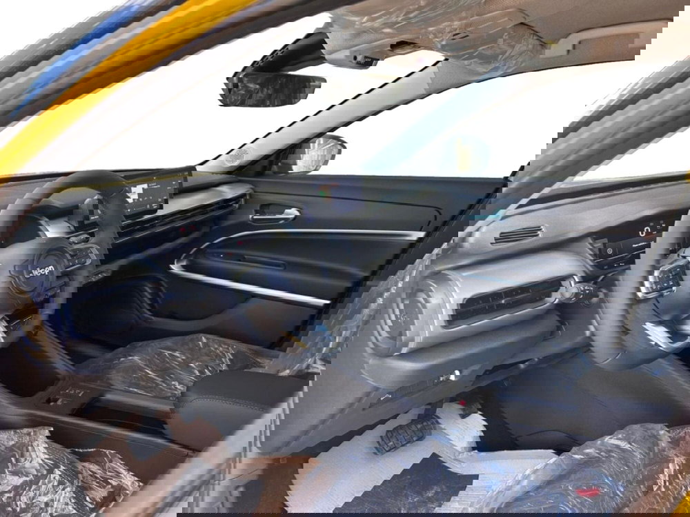 Jeep Avenger nuova a Salerno (8)