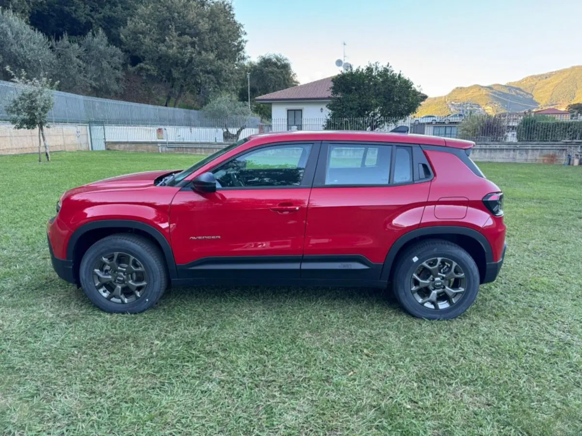 Jeep Avenger nuova a Salerno (10)
