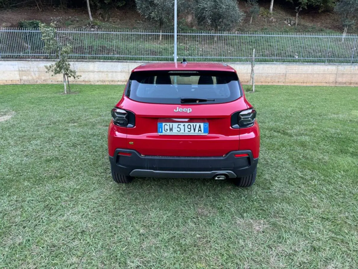 Jeep Avenger nuova a Salerno (11)