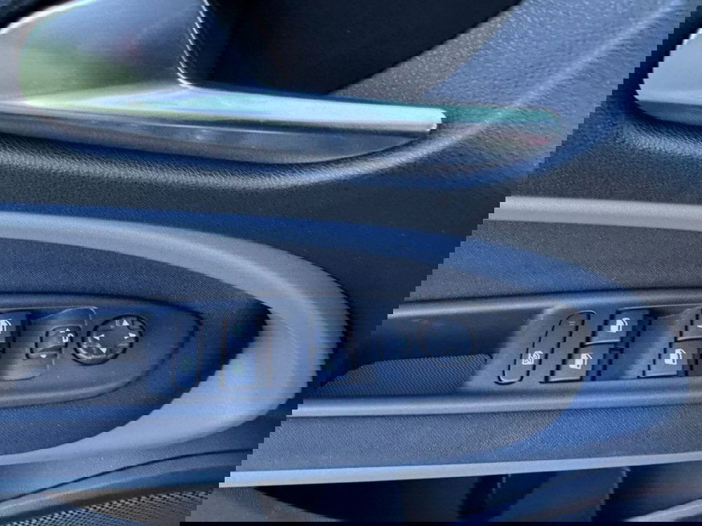 Jeep Avenger nuova a Salerno (15)