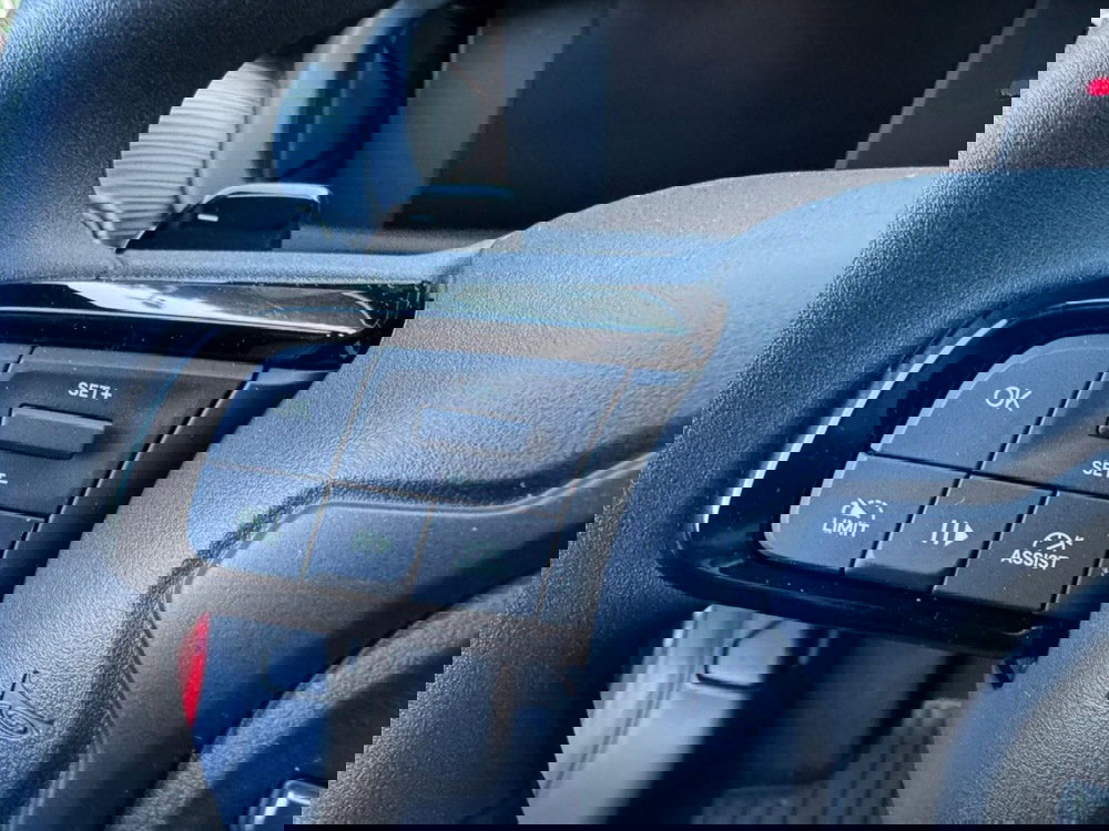 Jeep Avenger nuova a Salerno (17)