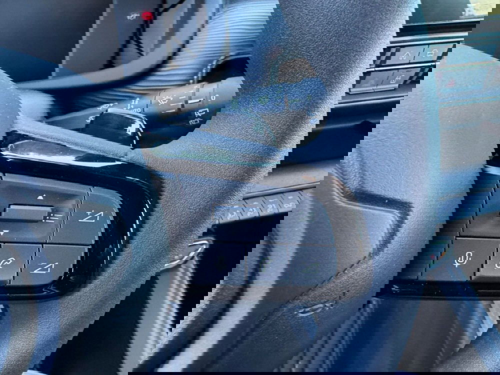 Jeep Avenger nuova a Salerno (18)