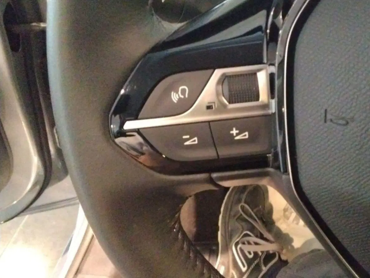Peugeot 208 usata a Salerno (16)