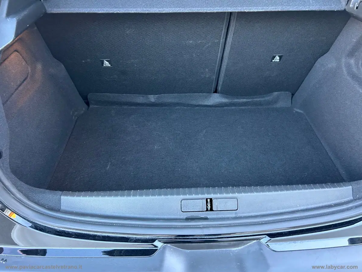 Lancia Ypsilon usata a Salerno (12)