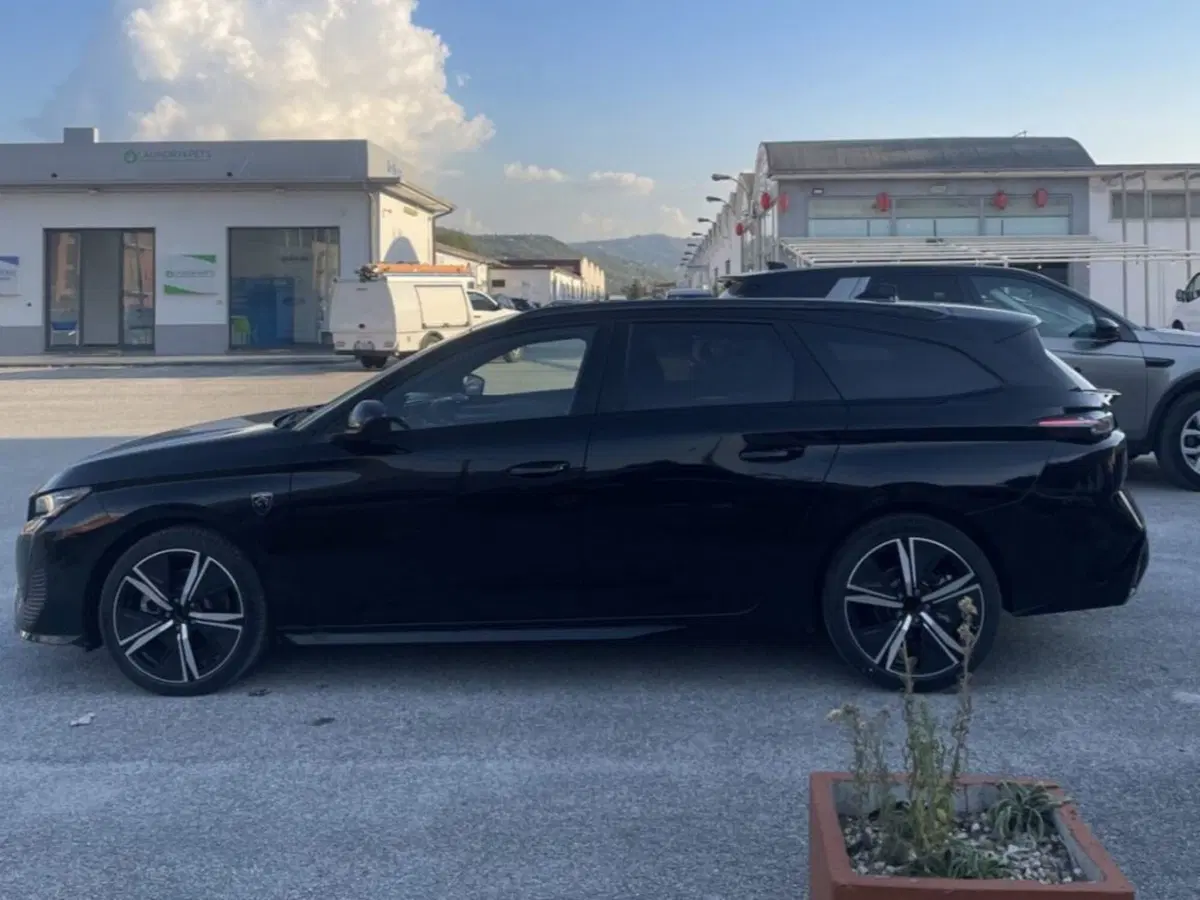 Peugeot 308 SW nuova a Salerno (2)
