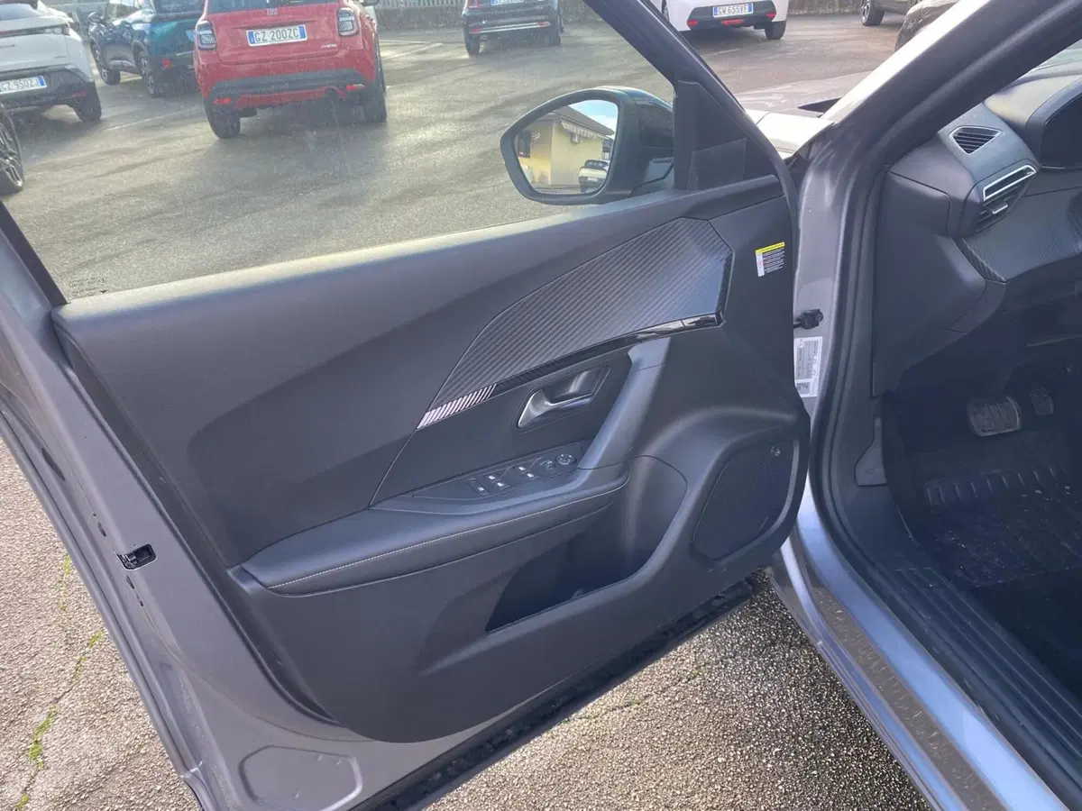 Peugeot 2008 nuova a Salerno (13)
