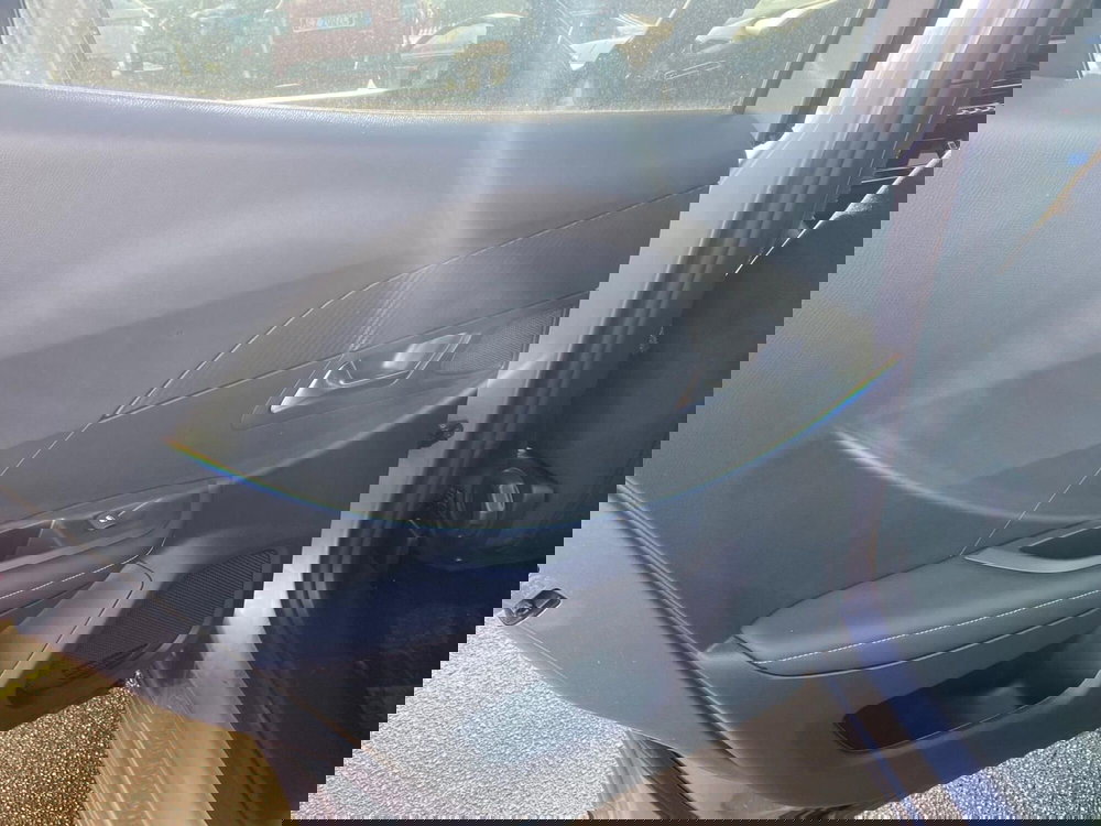 Peugeot 2008 nuova a Salerno (15)