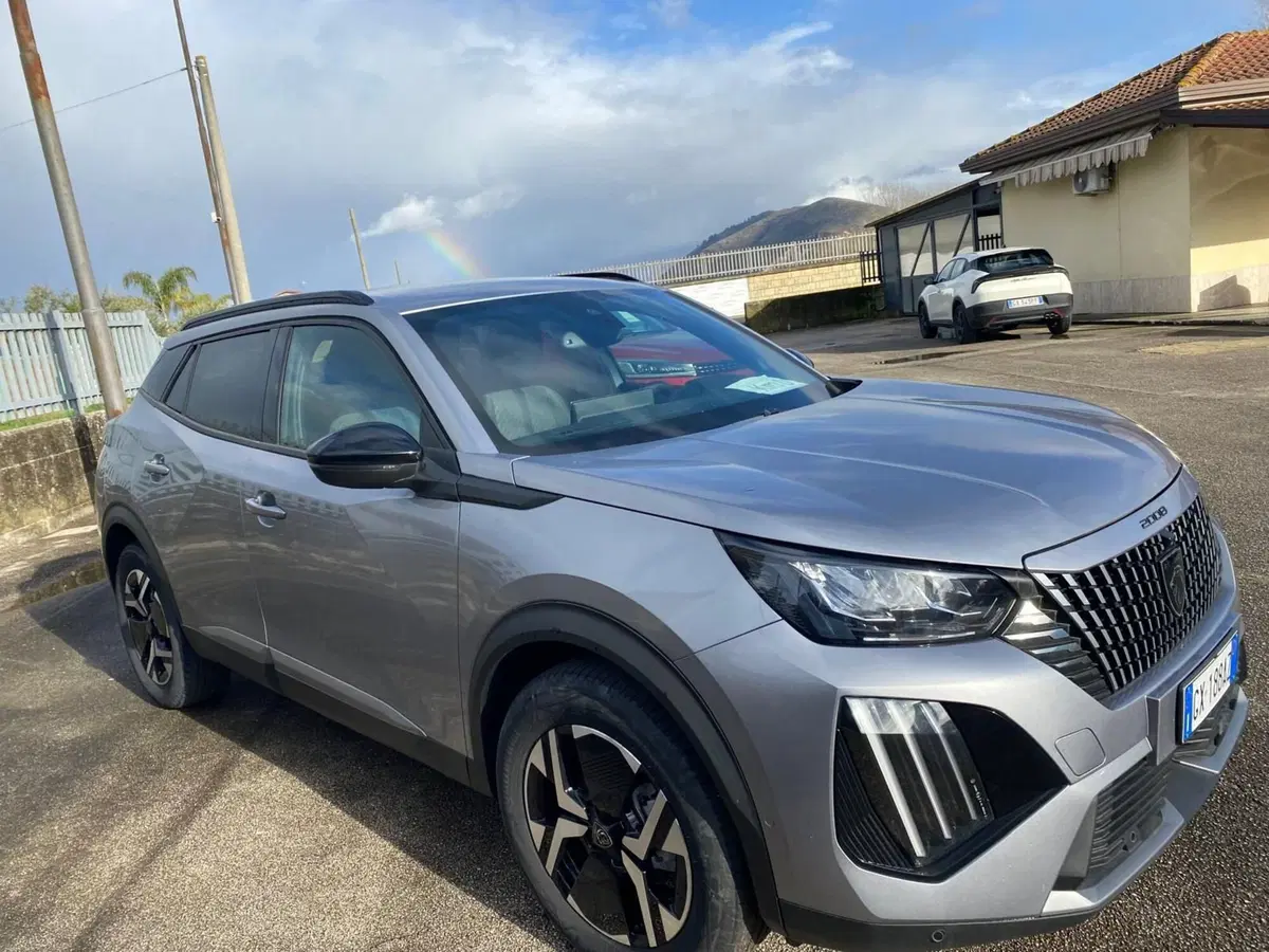 Peugeot 2008 nuova a Salerno (2)