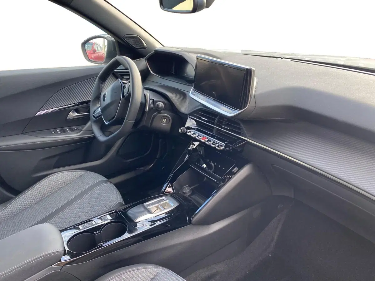 Peugeot 2008 nuova a Salerno (6)