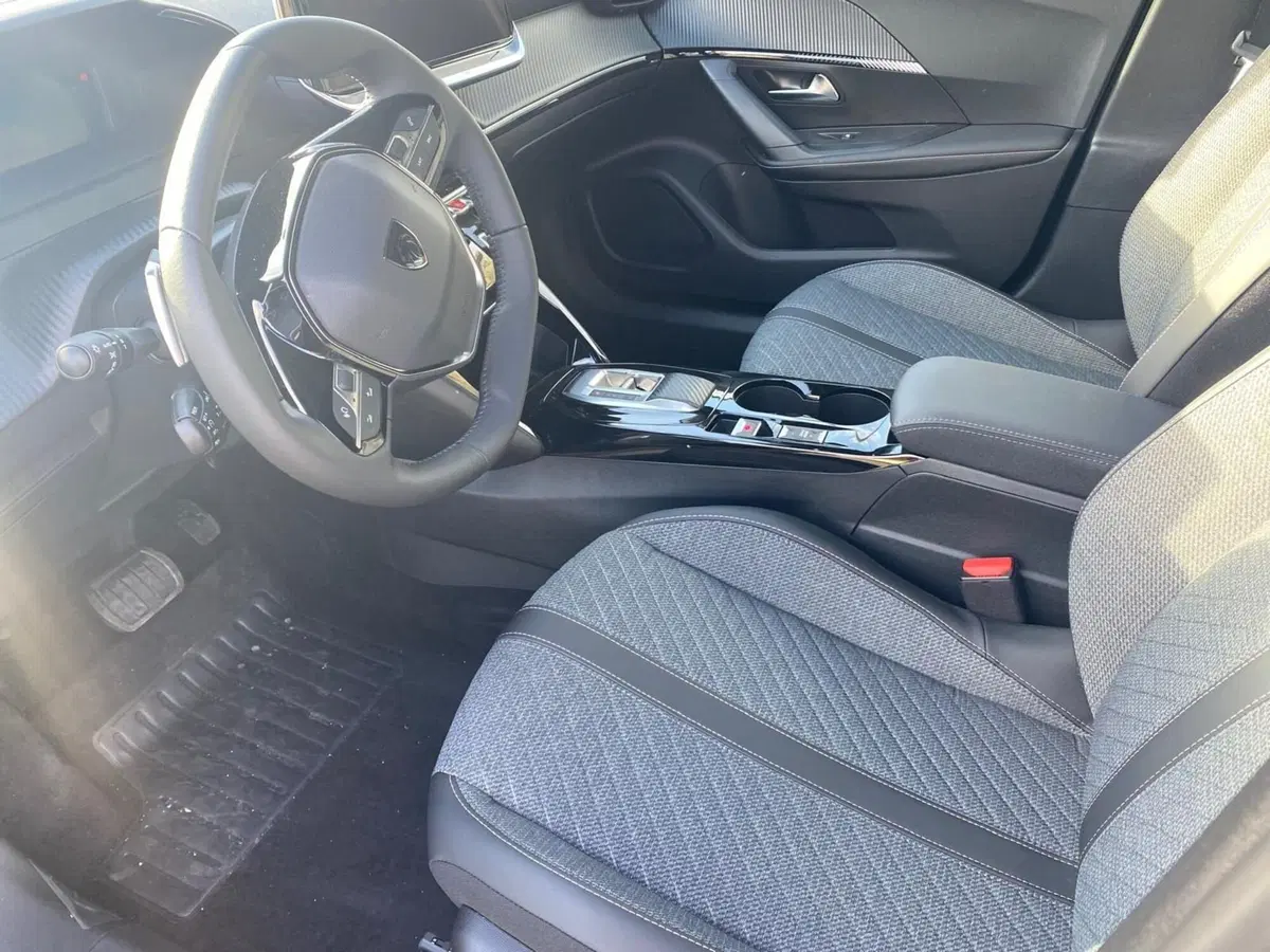 Peugeot 2008 nuova a Salerno (8)