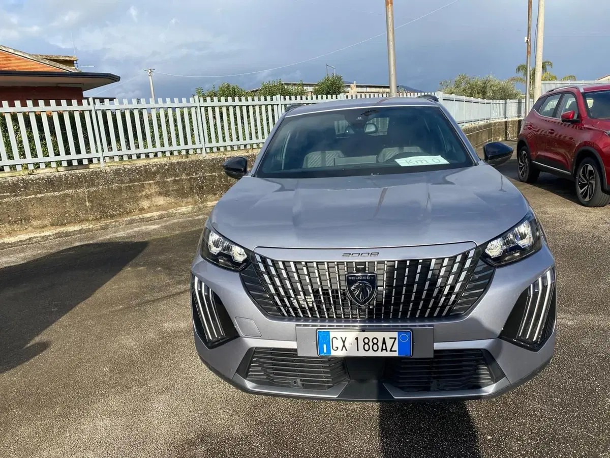 Peugeot 2008 nuova a Salerno (9)